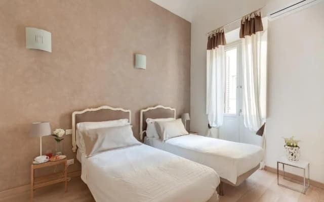 Uffizi-Ponte Vecchio Apartment - photo 2