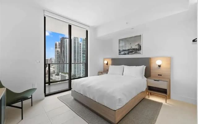 Luxury 2br-2bth Balcony Pool - photo 5