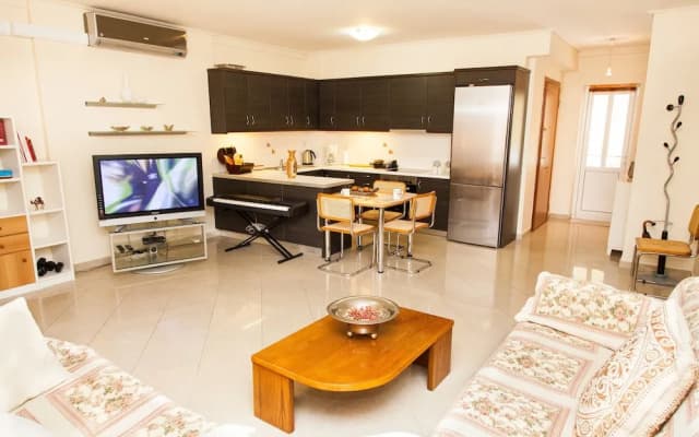 Spacious Apartment in Neos Kosmos - photo 4