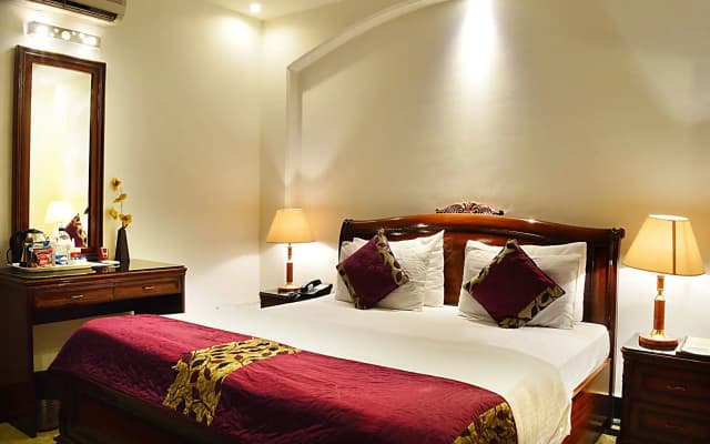 Hotel Emperor Palms at Karol Bagh - photo 4