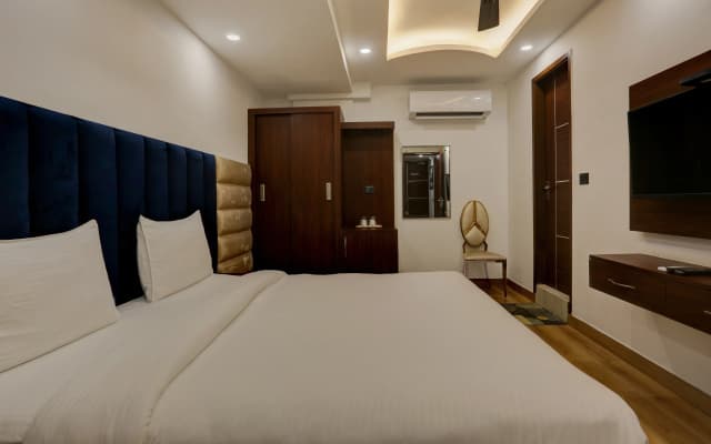 Fabhotel Golden Eye Inn - photo 3