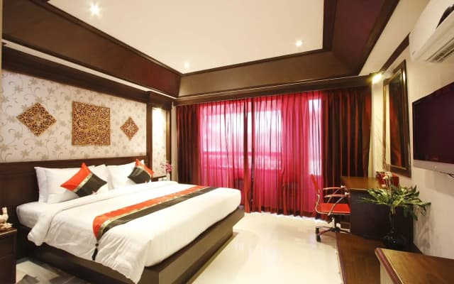 Rayaburi Beach Club - photo 4