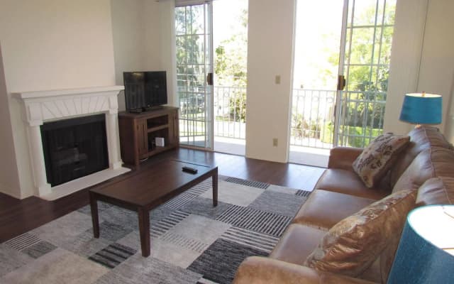Next to Four Season Hotel, Luxury Apartment - photo 3