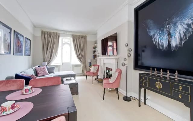 Luxurious 2-Bed Apt, 5 mins from Buckingham Palace - photo 3