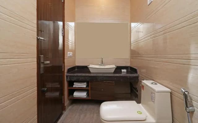 M Suites by OYO Rooms - photo 5