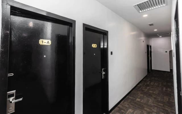 Hotel Zamburger Grill - photo 3