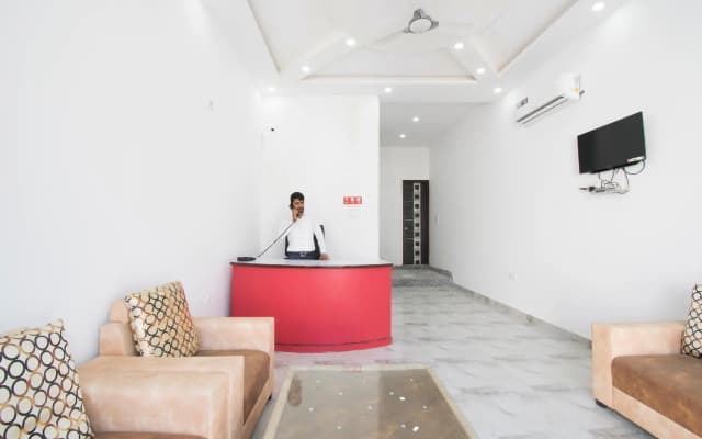OYO 17389 Prince Palace - photo 2