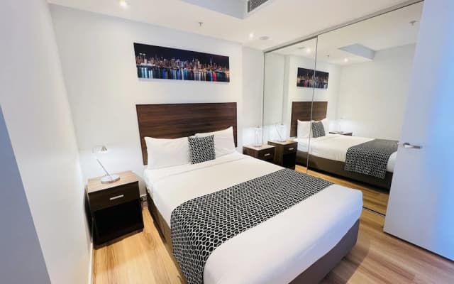 Flinders Street Apartments - photo 4