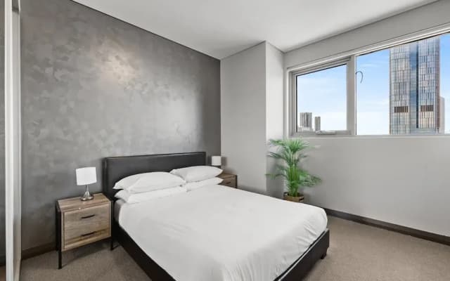 Central 2-bed With Parking & Stunning Views - photo 5