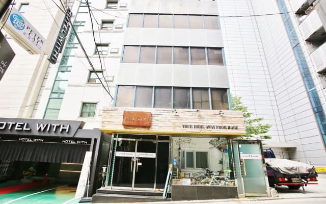 Sinchon Sisters Hostel - photo 4