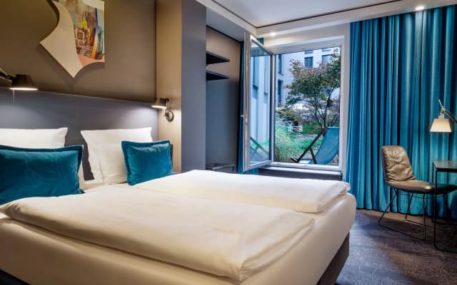 Motel One Berlin-Alexanderplatz - photo 3
