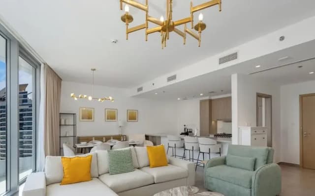 LUX The Dubai Marina Skyline Suite 2 - photo 3