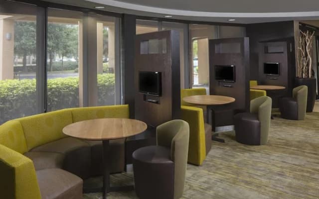 Airport Palace - photo 3