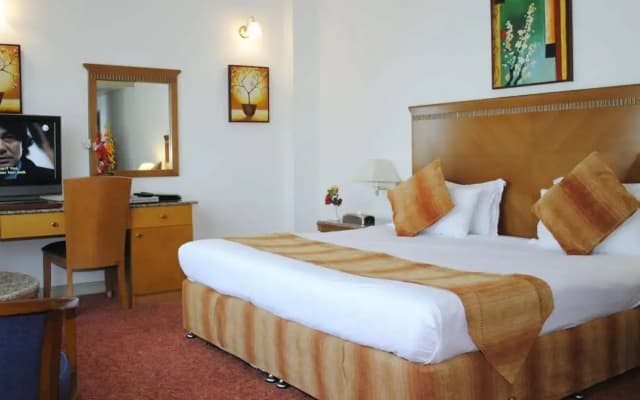 Ramee Guestline Hotel - photo 3