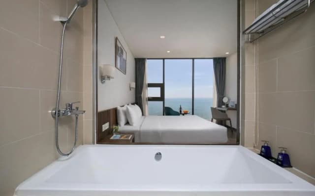 Mangata Beachfront Hotel - photo 4