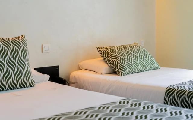 Hostal Charlotte - photo 2
