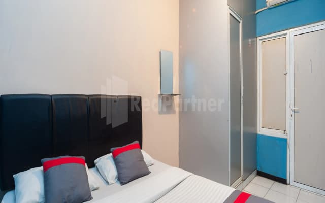 J&B Rooms Pramuka Jakarta Mitra RedDoorz - photo 3