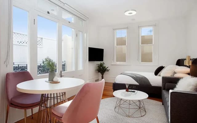 Comfortable Renovated Studio Close To City - photo 3