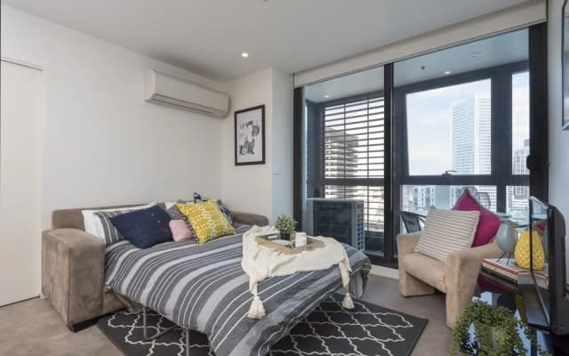 Modern 3 Bdr Apt Sutherland St - photo 4