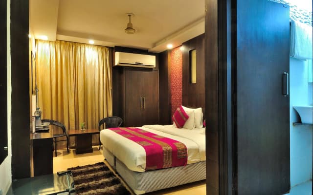 Hotel Shelton - photo 2
