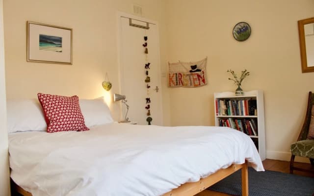 1 Bedroom Private Garden Flat - photo 3