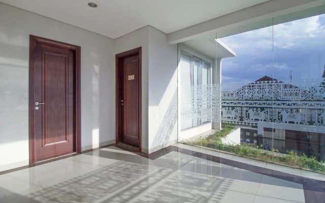 RedDoorz Plus @ Kelapa Dua Kebon Jeruk - photo 5