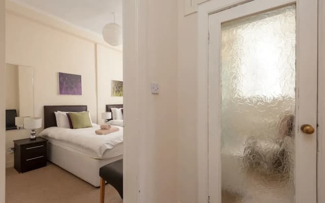 Edinburgh Rossie Apartment - photo 2