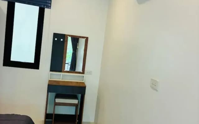 Hillside Haven-Luxury Room - photo 5