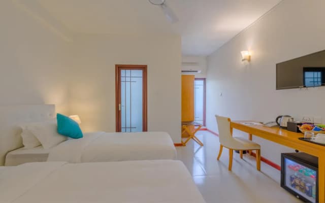 White Sand Dhigurah Hotel - photo 3