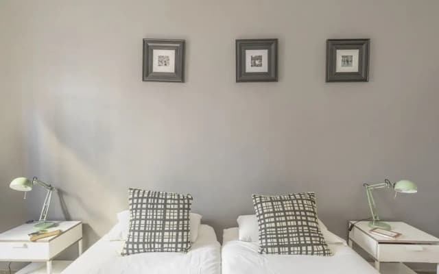 Lovely and Central 4 BR Apartment - photo 3