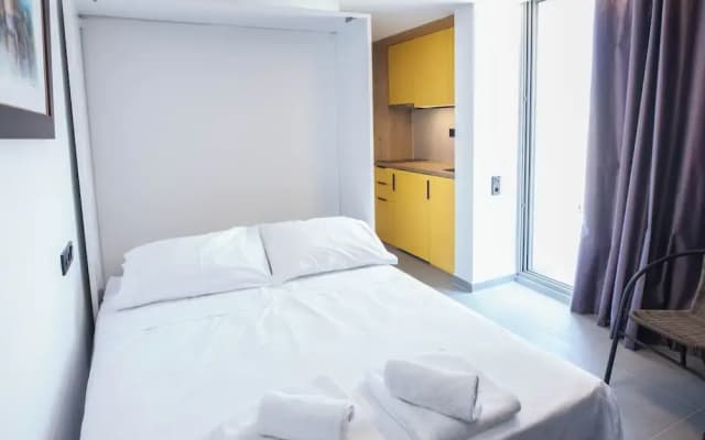 Athens Studio Escape with Balcony - photo 2
