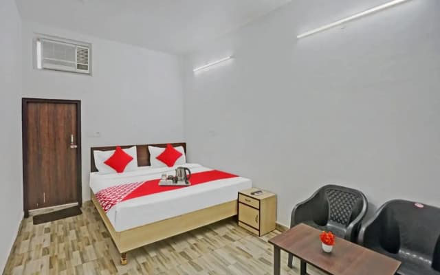 OYO Hotel Nirvan Near Jahangirpuri Metro Station - photo 5