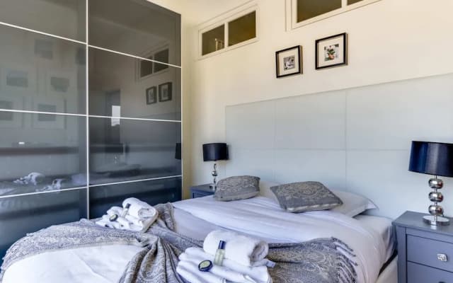 Eiffel Tower View Terrace Apartment - photo 2