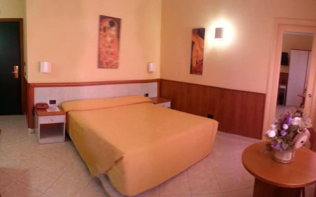 Hotel Laurence - photo 4