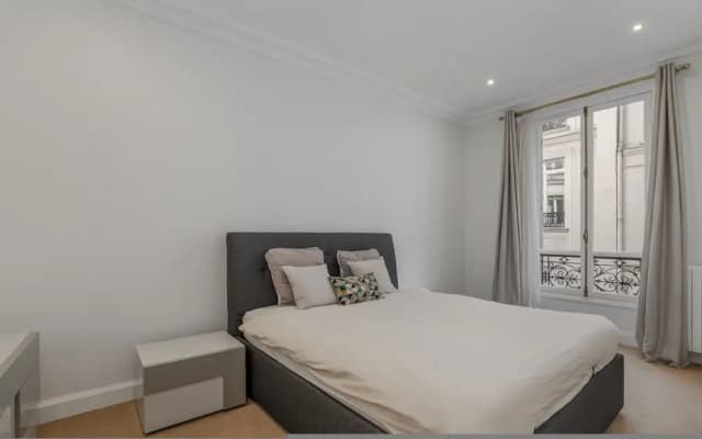 Luxury 5 Bed Residence - Opposite Arc de Triomphe - photo 4