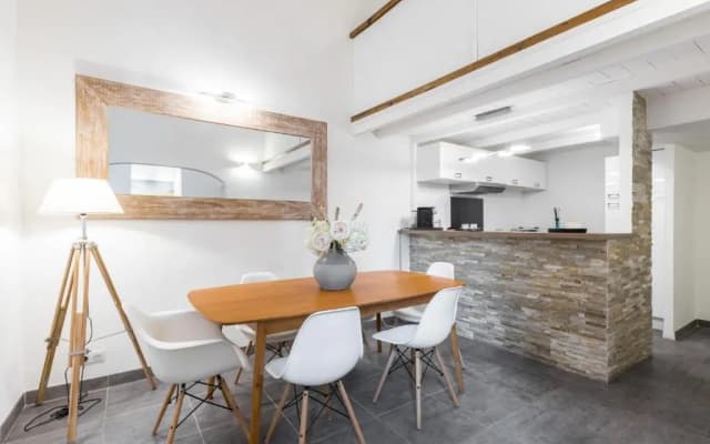 Duplex in Rue de la Préfecture Old Town 2 Bdrs - photo 5