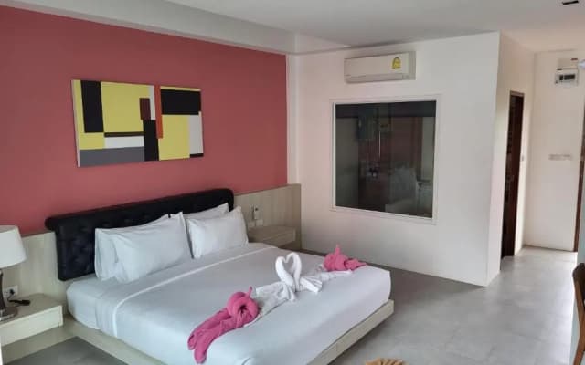 Pinky Hotel by Kanchana - photo 3