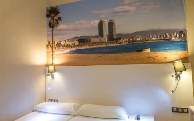 Hostal Bcn Ramblas - photo 5