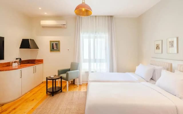 Longchamps Hotel - photo 3