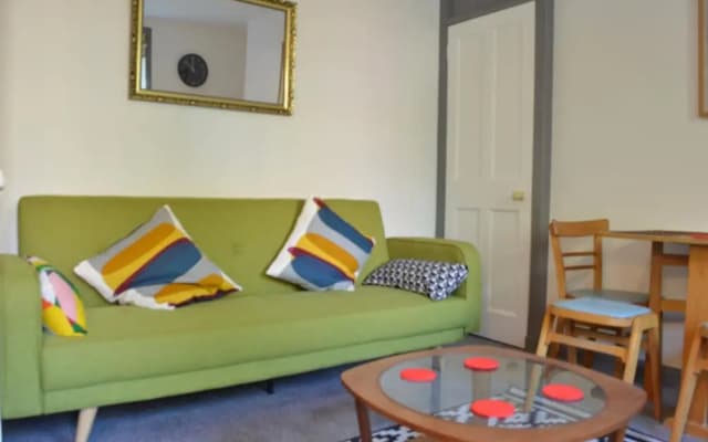 2 Bedroom Flat Near Leith Walk - photo 5