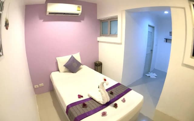 The Room Patong Hotel - photo 5