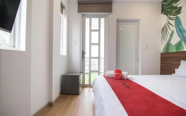 RedDoorz Plus @ Tran Quang Khai Street - photo 3