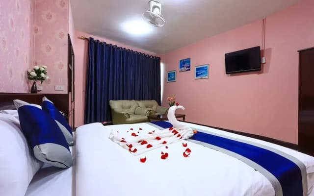 Nine Blue Boutique - photo 3