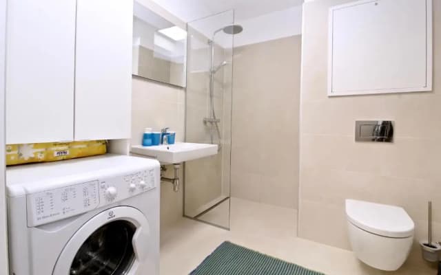 Balcony/Pool/Free Parking Garage Studio - photo 4