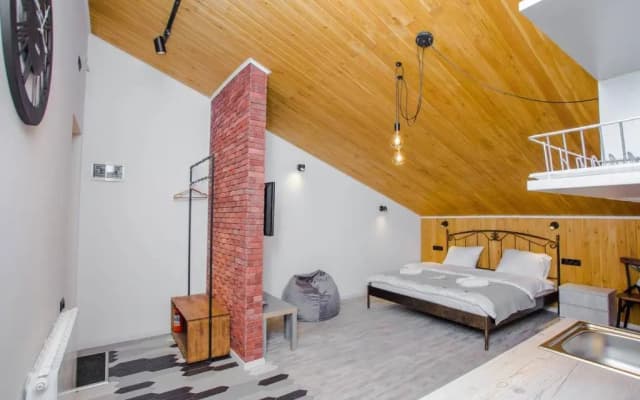 Studio in Old Tbilisi wwooden ceiling - photo 2