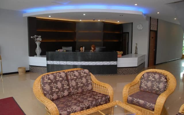 Queen Hotel - photo 2