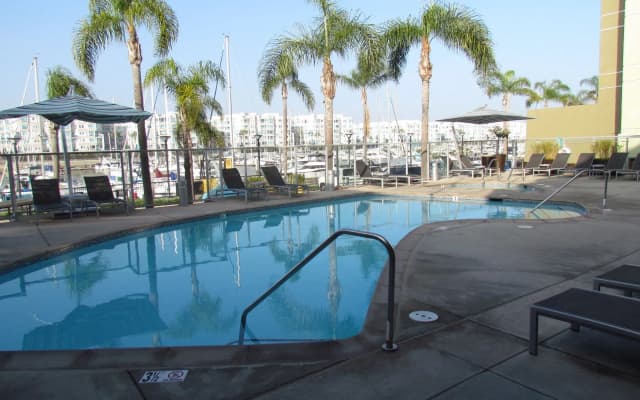 Apartment with Full Amenities - Miracle Mile - photo 4