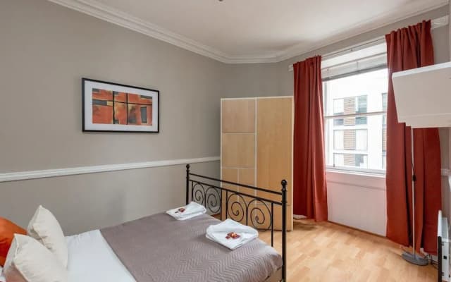 Silver Lining - St Leonard St Apartment - photo 4