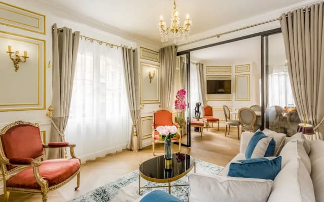 Luxury 6Bdr 5Bth Heritage Building - Louvre View - photo 5