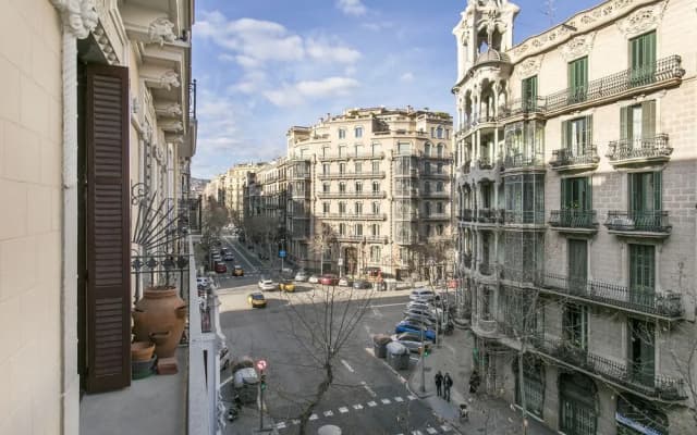 Spacious and luminous flat with balcony - photo 2